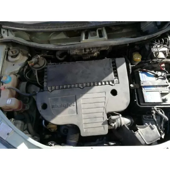FIAT PUNTO BERLINA (188) '2004 1.3 16V MULTIJET FEEL AZUL CLARO