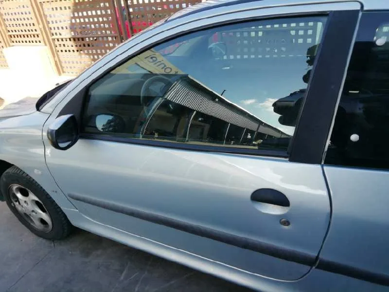 PEUGEOT 206 BERLINA PEUGEOT 206 BERLINA '2002 XS AZUL 1998