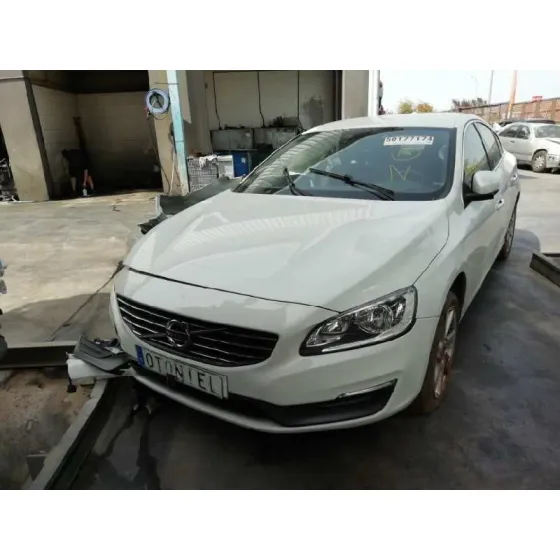 VOLVO S60 LIM. '2014 MOMENTUM BLANCO