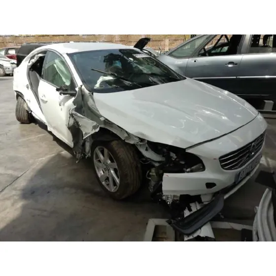 VOLVO S60 LIM. '2014 MOMENTUM BLANCO