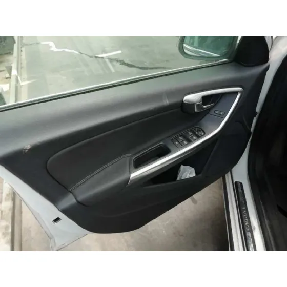 VOLVO S60 LIM. '2014 MOMENTUM BLANCO
