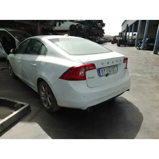 VOLVO S60 LIM. '2014 MOMENTUM BLANCO