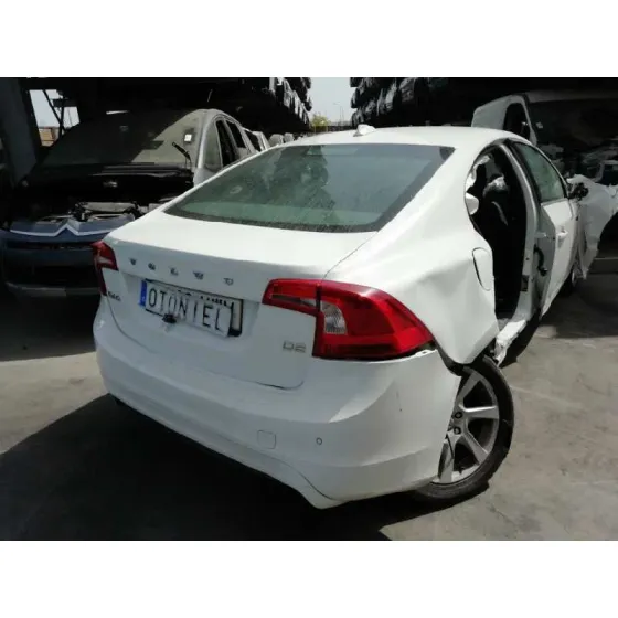 VOLVO S60 LIM. '2014 MOMENTUM BLANCO