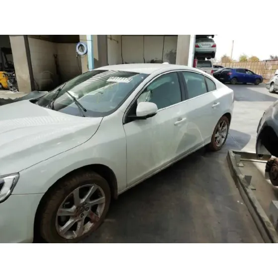 VOLVO S60 LIM. '2014 MOMENTUM BLANCO