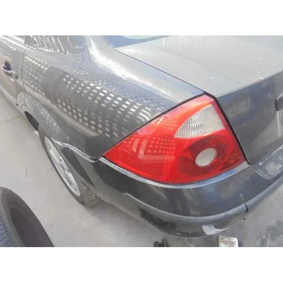 FORD MONDEO BERLINA (GE) '2001 AMBIENTE NEGRO