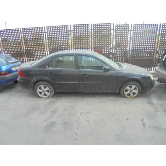 FORD MONDEO BERLINA (GE) '2001 AMBIENTE NEGRO