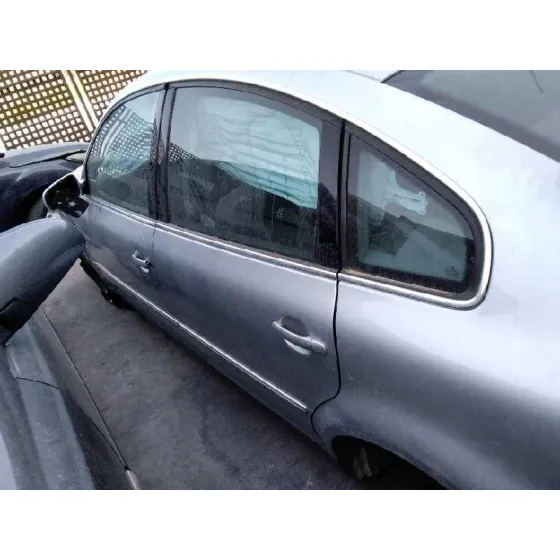 VOLKSWAGEN PASSAT BERLINA (3B3) '2001 1.9 TDI GRIS