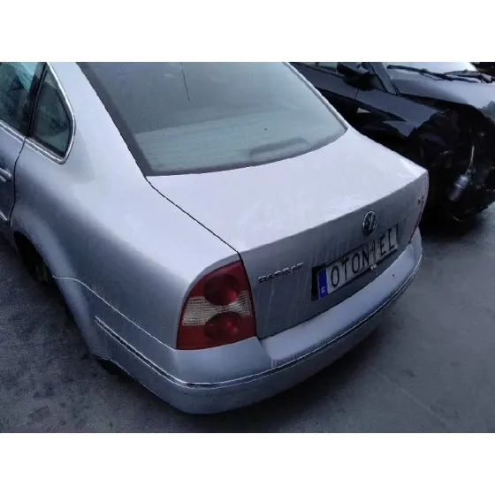 VOLKSWAGEN PASSAT BERLINA (3B3) '2001 1.9 TDI GRIS