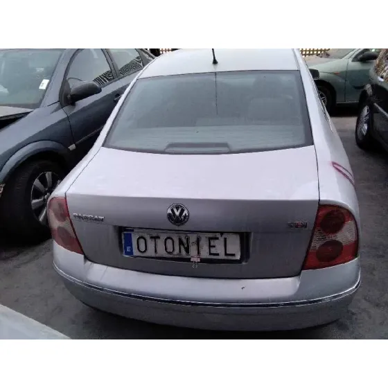 VOLKSWAGEN PASSAT BERLINA (3B3) '2001 1.9 TDI GRIS
