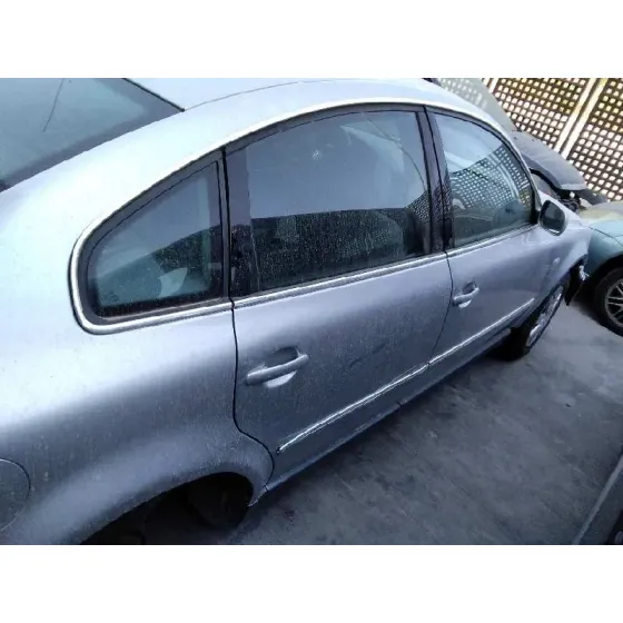 VOLKSWAGEN PASSAT BERLINA (3B3) '2001 1.9 TDI GRIS