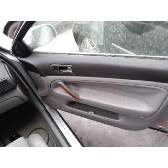 VOLKSWAGEN PASSAT BERLINA (3B3) '2001 1.9 TDI GRIS