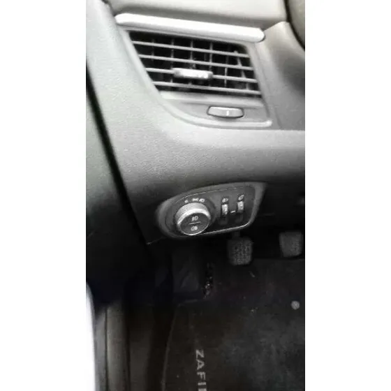 OPEL ZAFIRA TOURER '2015 2.0 CDTI ROJO