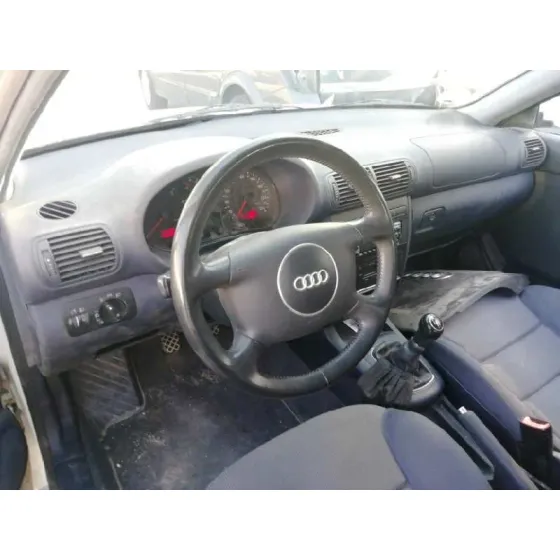 AUDI A3 (8L) '2001 1.6 BLANCO