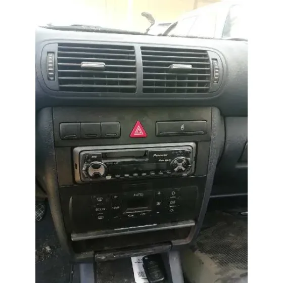 AUDI A3 (8L) '2001 1.6 BLANCO