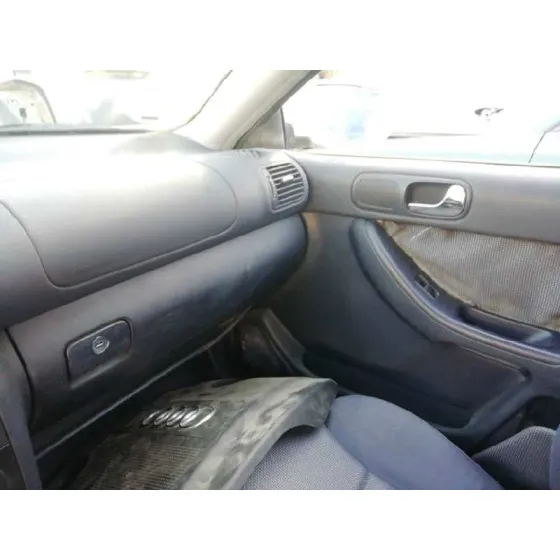 AUDI A3 (8L) '2001 1.6 BLANCO