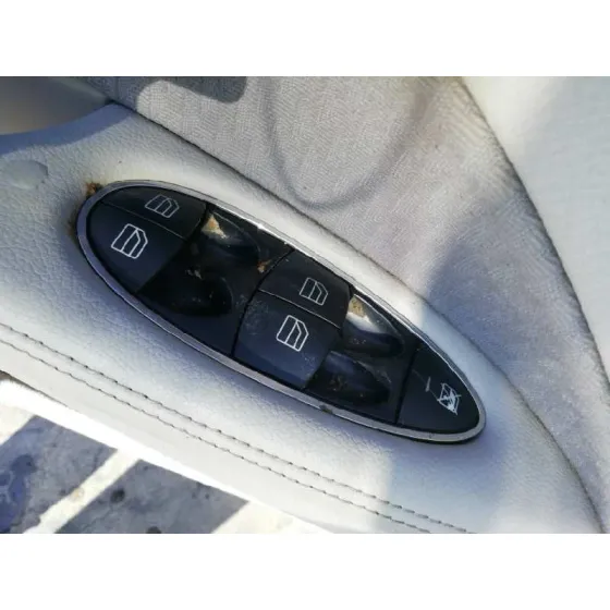 MERCEDES CLASE E (W211) BERLINA '2004 E 220 CDI (211.006) AZUL OSCURO