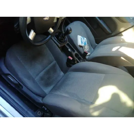 FORD FOCUS BERLINA (CAP) '2006 AMBIENTE (D) AZUL METALIZADO