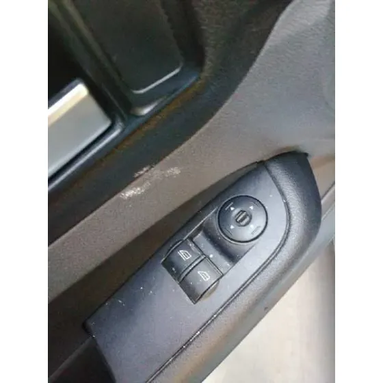 FORD FOCUS BERLINA (CAP) '2006 AMBIENTE (D) AZUL METALIZADO
