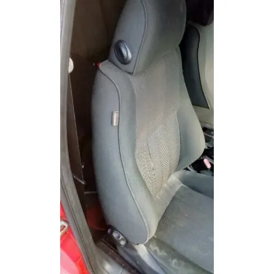 ALFA ROMEO 147 (190) '2004 1.9 JTD 115 DISTINCTIVE ROJO