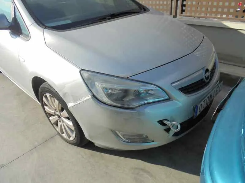 OPEL ASTRA J LIM. OPEL ASTRA J LIM. '2011 ENJOY PLATA 2009