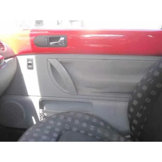 VOLKSWAGEN NEW BEETLE (9C1/1C1) '1998 2.0 ROJO