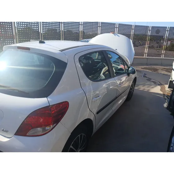 CVF/KW: 10.62/50 TIPO MOTOR 8HZ. INYECCION BOSCH. CAMBIO MANUAL 5V