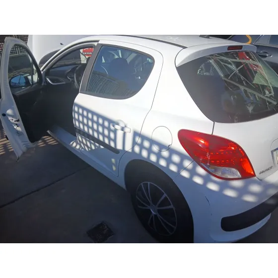 CVF/KW: 10.62/50 TIPO MOTOR 8HZ. INYECCION BOSCH. CAMBIO MANUAL 5V