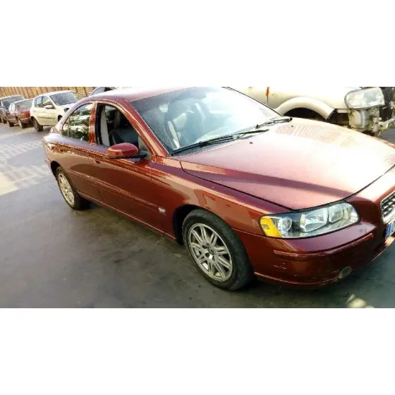 VOLVO S60 BERLINA '2004 2.4 (125KW) GRANATE
