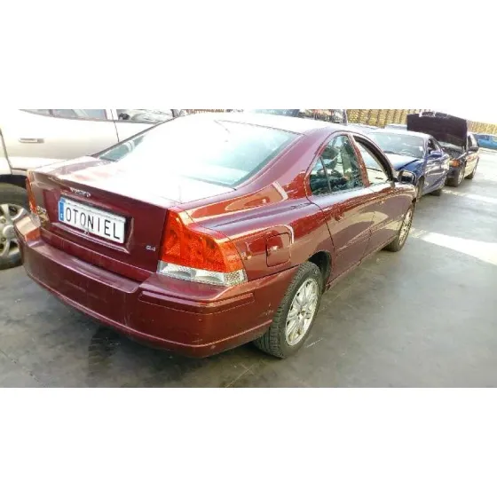 VOLVO S60 BERLINA '2004 2.4 (125KW) GRANATE