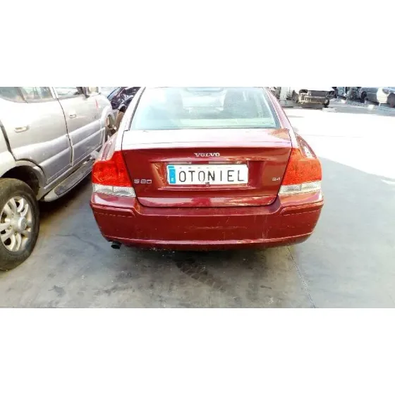 VOLVO S60 BERLINA '2004 2.4 (125KW) GRANATE