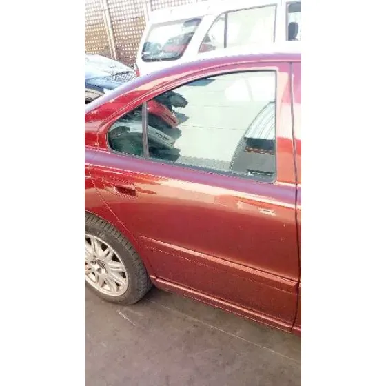 VOLVO S60 BERLINA '2004 2.4 (125KW) GRANATE