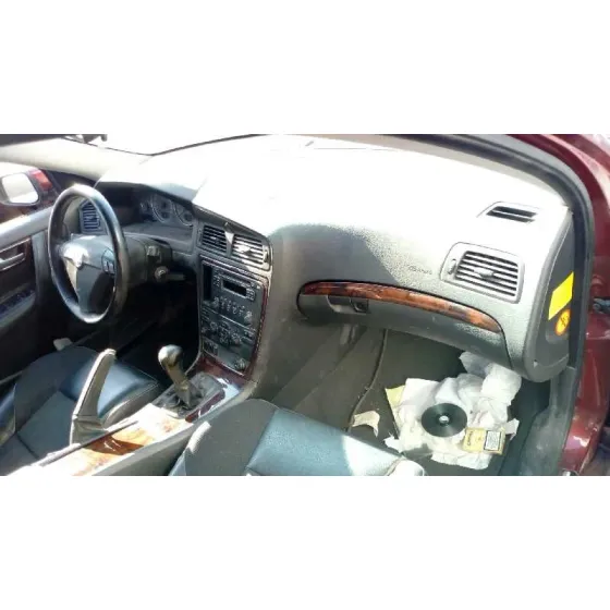 VOLVO S60 BERLINA '2004 2.4 (125KW) GRANATE
