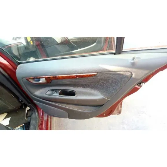VOLVO S60 BERLINA '2004 2.4 (125KW) GRANATE