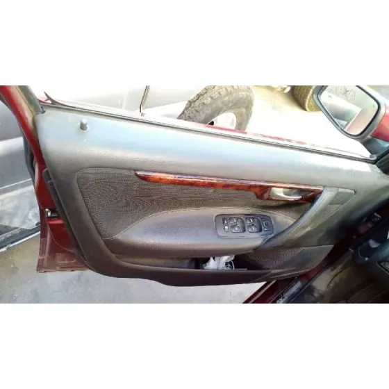 VOLVO S60 BERLINA '2004 2.4 (125KW) GRANATE