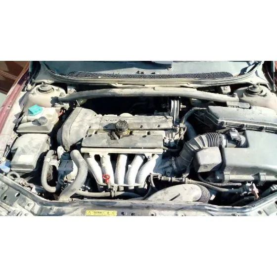 VOLVO S60 BERLINA '2004 2.4 (125KW) GRANATE