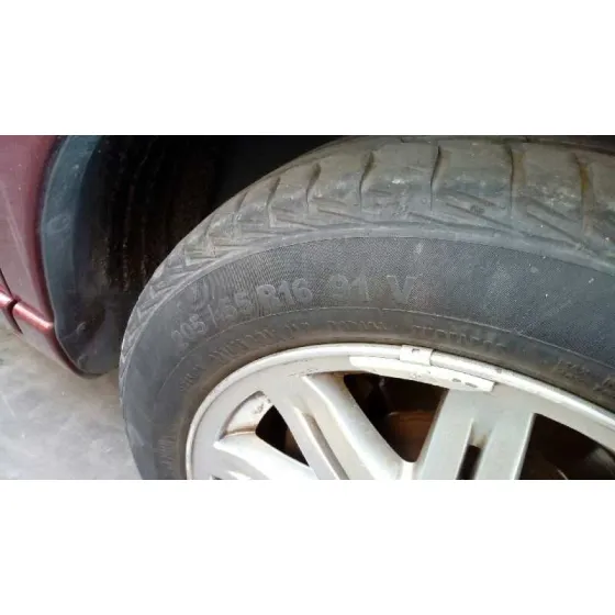 VOLVO S60 BERLINA '2004 2.4 (125KW) GRANATE