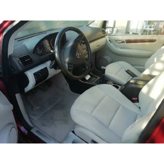 MERCEDES CLASE A (W169) '2008 A 180 CDI A-EDITION ROJO