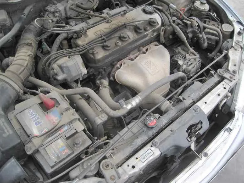 HONDA ACCORD BERLINA (CG7-9/CH1-7) HONDA ACCORD BERLINA (CG7-9/CH1-7) '2002 1.8I LS (CG8) GRIS 1999