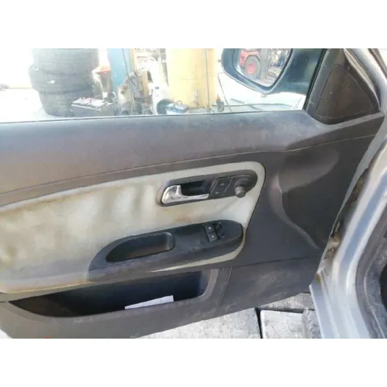 SEAT CORDOBA BERLINA (6L2) '2004 1.4 16V GRIS