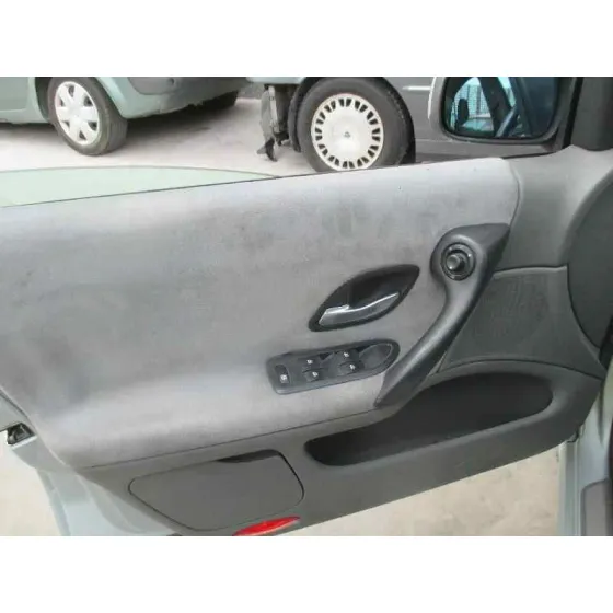 RENAULT LAGUNA II (BG0) '2002 AUTHENTIQUE PLATA