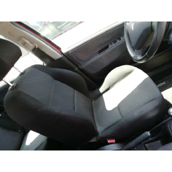 PEUGEOT 207 '2007 1.6 16V HDI ROJO