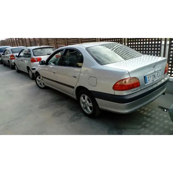 TOYOTA AVENSIS BERLINA (T 22) '2000 1.8 SOL (4-PTAS.) GRIS