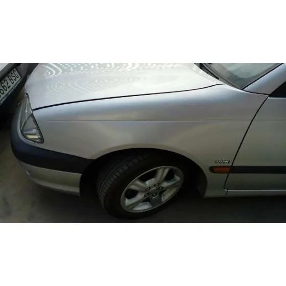 TOYOTA AVENSIS BERLINA (T 22) '2000 1.8 SOL (4-PTAS.) GRIS