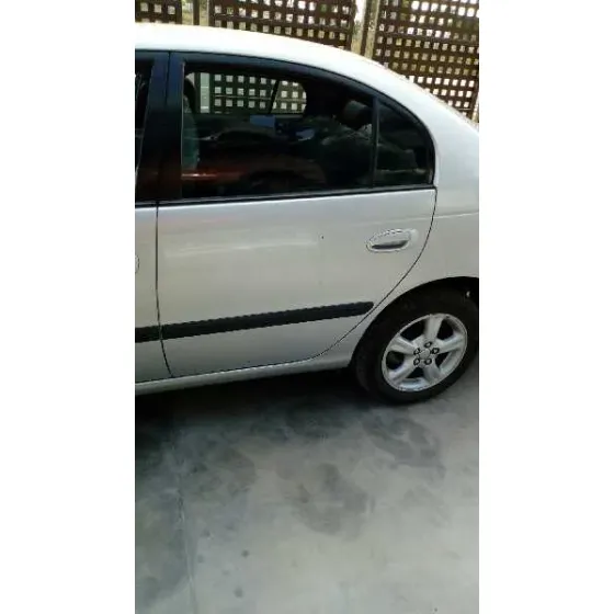TOYOTA AVENSIS BERLINA (T 22) '2000 1.8 SOL (4-PTAS.) GRIS