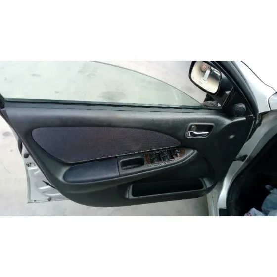 TOYOTA AVENSIS BERLINA (T 22) '2000 1.8 SOL (4-PTAS.) GRIS