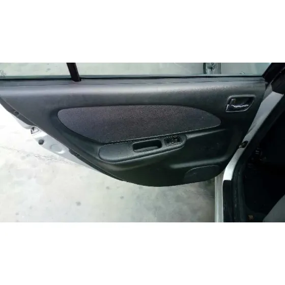 TOYOTA AVENSIS BERLINA (T 22) '2000 1.8 SOL (4-PTAS.) GRIS