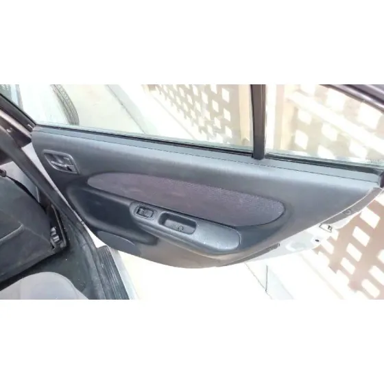 TOYOTA AVENSIS BERLINA (T 22) '2000 1.8 SOL (4-PTAS.) GRIS
