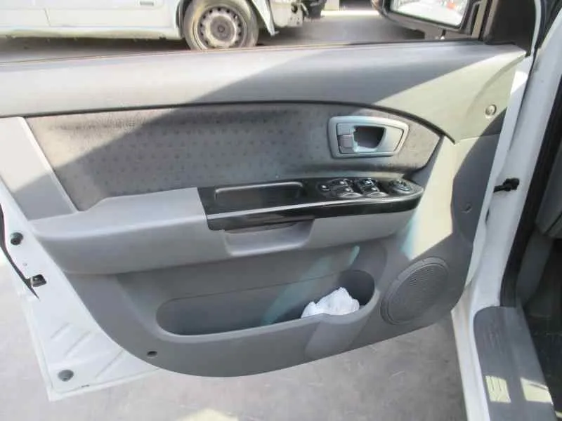 KIA CARENS '2003 2.0 CRDI EX MONOVOLUMEN BLANCO