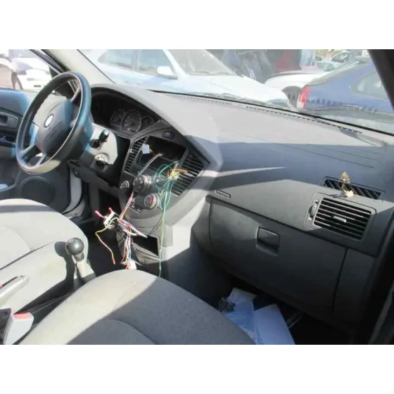 KIA CARENS '2003 2.0 CRDI EX MONOVOLUMEN BLANCO