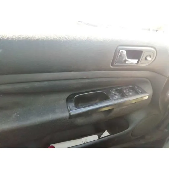 VOLKSWAGEN GOLF IV BERLINA (1J1) '2002 1.9 TDI AZUL